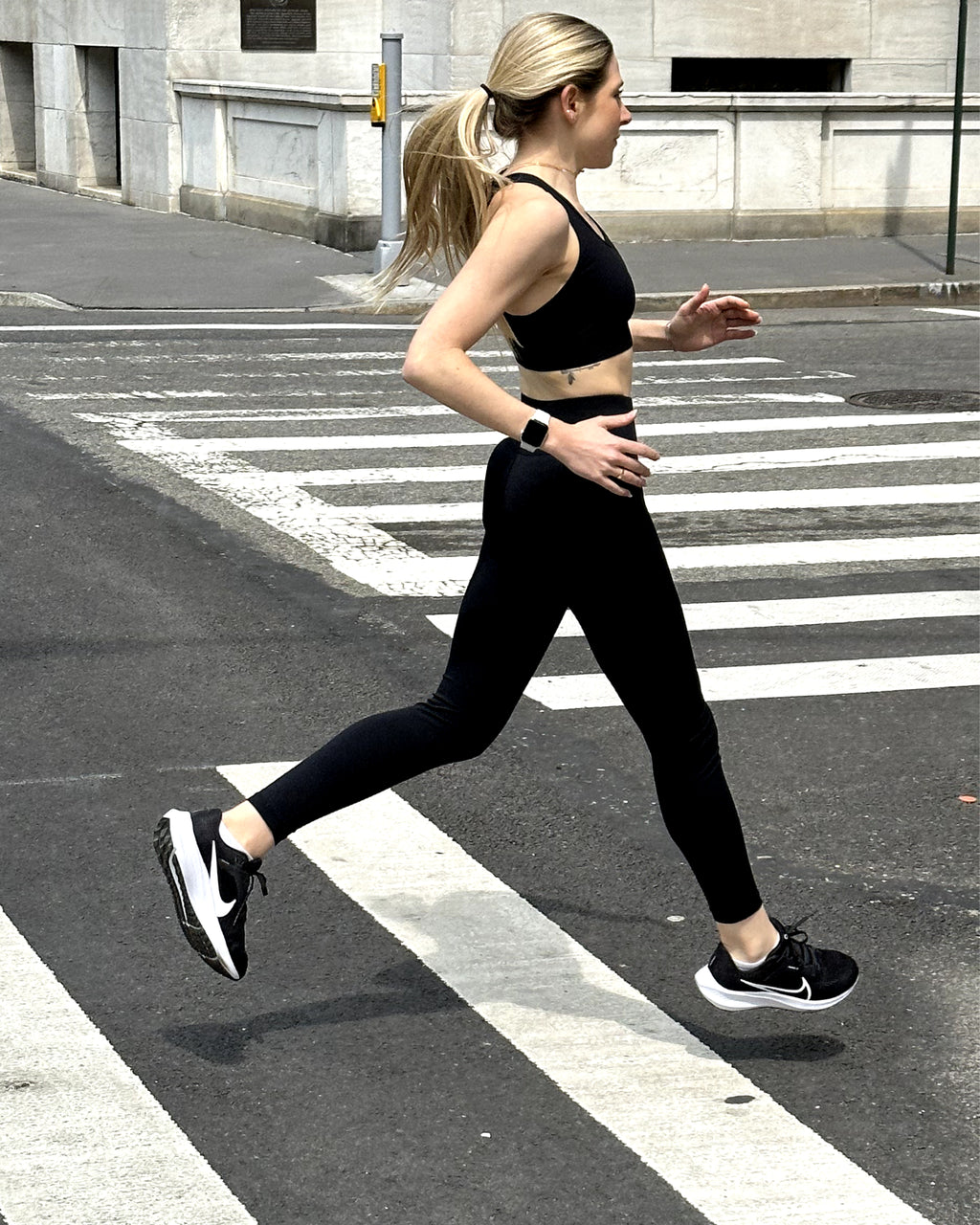 Bandier Senior Ecom Manager Kristen wears the Nike Pegasus 40 on her run in the city